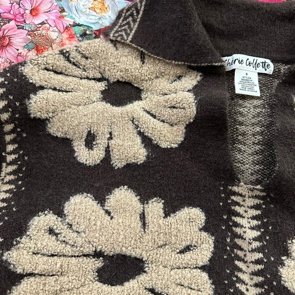 NWT Cherie Collette Floral V-Neck  Soft Boho Sweater - Picture 12 of 12